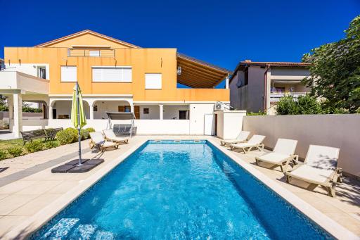 Comfort apartments with pool in Medulin - Hizvo