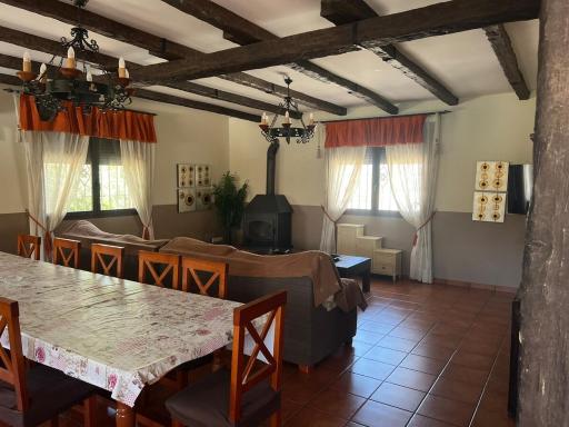 Relax y piscina privada para familias - Housity