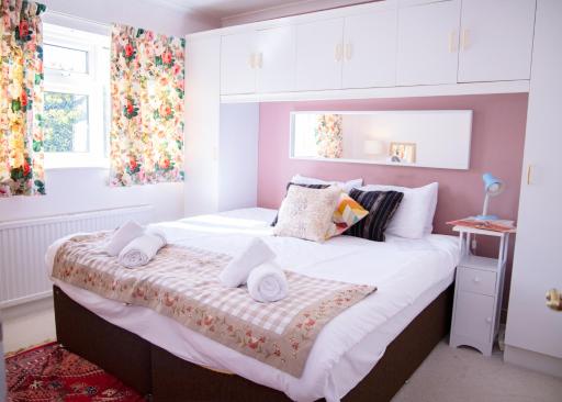 Two bedroom corporate and family stay with parking in popular location - Housity