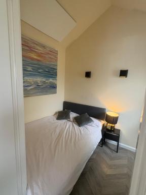 Renovated & private Tinyhouse Den Haag short stay appartment - Housity