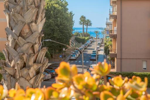 Splendido trilocale vista mare Albenga - Housity