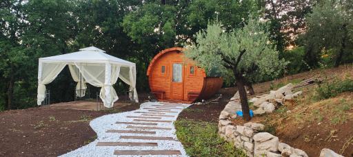 GioiaVitae - Bed-in-Botte - Dormire in vigna - Housity