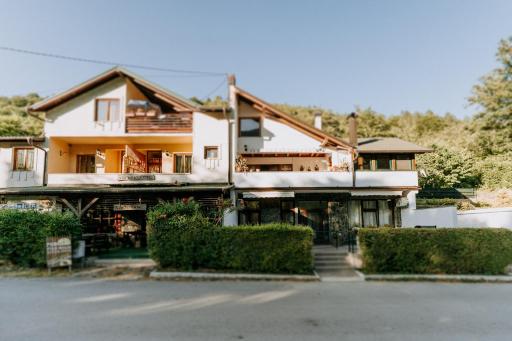 Apartmani & Rafting Boračko jezero - Housity