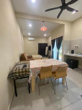 Simply Studio Hotel Parit Raja - Housity