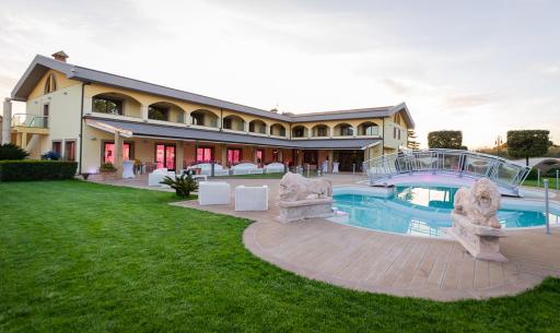 Hotel Villa Sofia - Housity