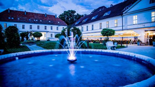 Hotel Court Park - Housity