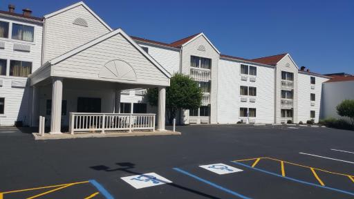 Motel 6-Maryland Heights, MO - Housity