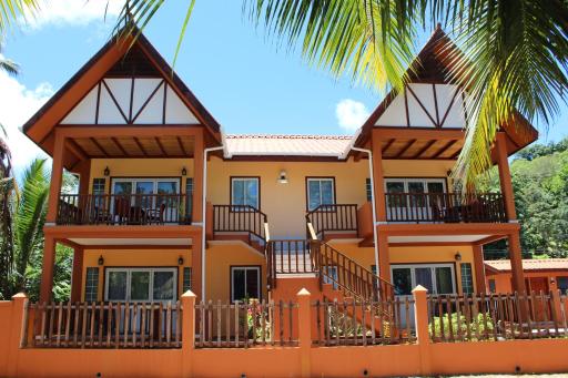 Green Blue Beach House - Housity