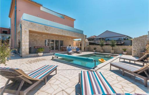 Awesome Home In Turanj With Sauna - Housity