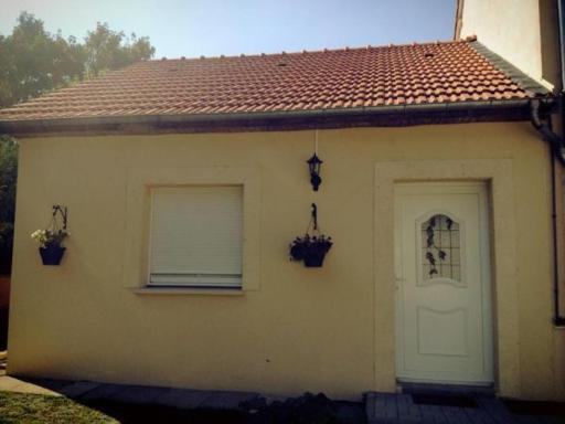 Charmant Gîte à Étain, Tout Inclus, Proche Verdun avec Terrasse et Parking - FR-1-585-3 - Housity