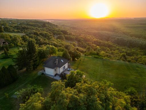 Hilltop House. - Housity