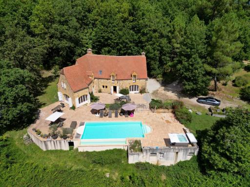 Luxury Chateau w. pool & hot tub in Dordogne - Housity