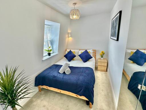 MODERN 1 BED FLAT 2 MINS WALK FROM RESTAURANTS BARS CLUBS & BEACH! Wow! - Housity