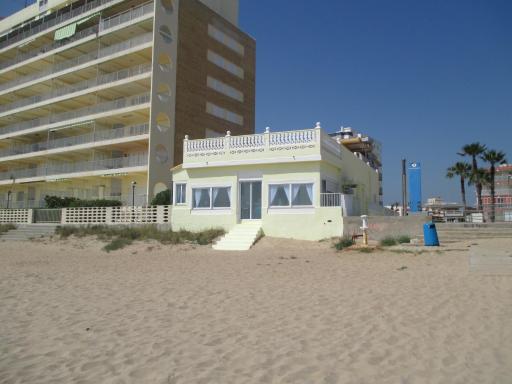 Bed & Breakfast on the Beach - Housity