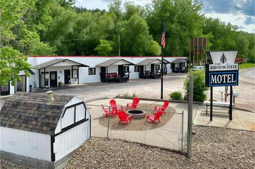 The Brookside Motel / Mt. Rushmore - Housity