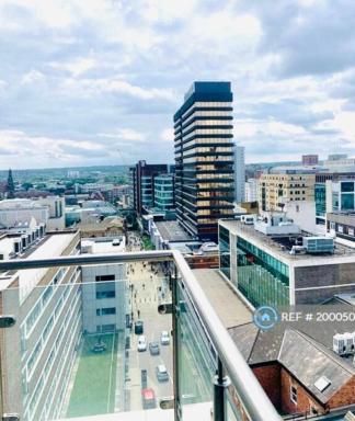 Elegant two bedroom city central apartment with netflix & WiFi - Hizvo