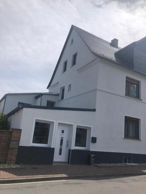 Asiatisches Landhaus Pension - Housity