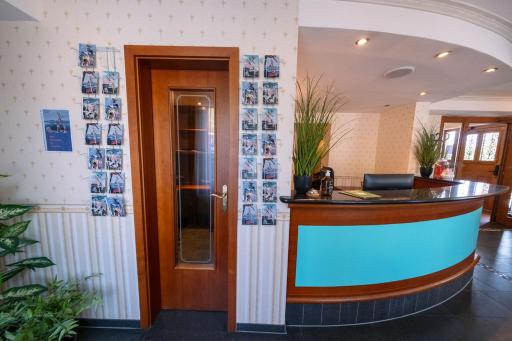 Beachfront HAUS AM SEE Lakefront Rooms on Lake Thun SELF CHECK-IN Digital Reception - Housity