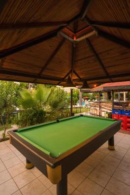Golden Moon Hotel - Housity