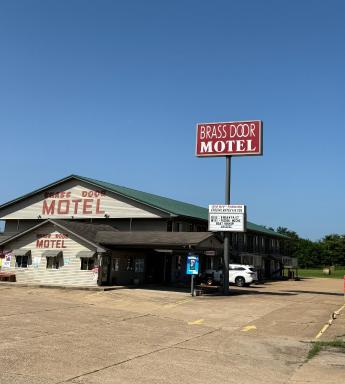 Brass Door Motel - Housity