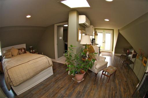 Bondy House Bed & Breakfast - Housity