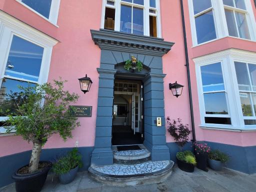 Royal Lion Hotel - Housity