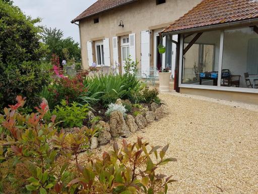 Gîte familial rénové à la campagne avec jardin, 4 chambres, proche loisirs et attractions - FR-1-489-61 - Housity