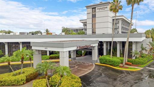 DoubleTree by Hilton Palm Beach Gardens - Housity