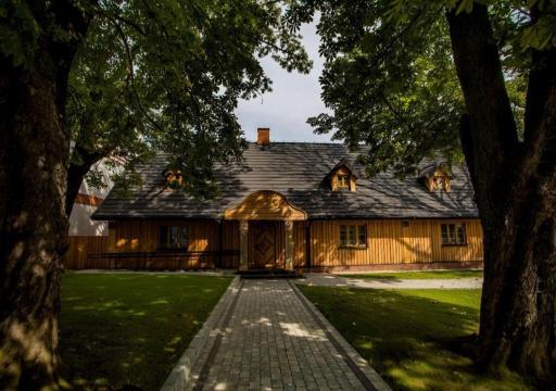 Dworek Modrzewiowy - Housity