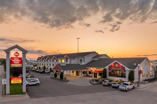Best Western Plus Great Northern Inn - Housity