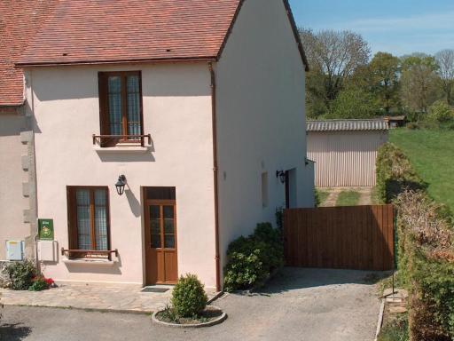 Gîte charmant avec piscine, 2 chambres, proche randonnées et loisirs à Target - FR-1-489-273 - Housity