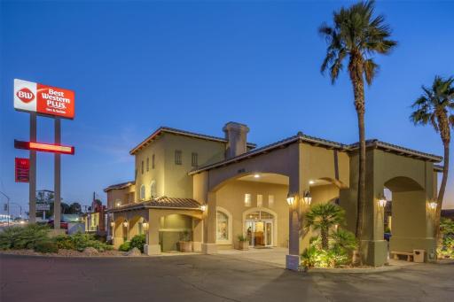 Best Western Plus A Wayfarer's Inn & Suites - Housity