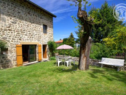 Gîte authentique 6 pers avec jardin à Marols - FR-1-496-1 - Housity