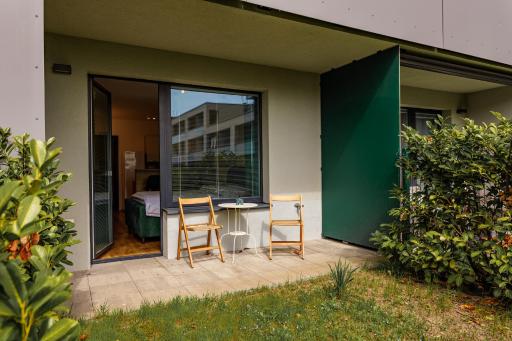 Entrez Apartments 5 - City center with small garden - Housity