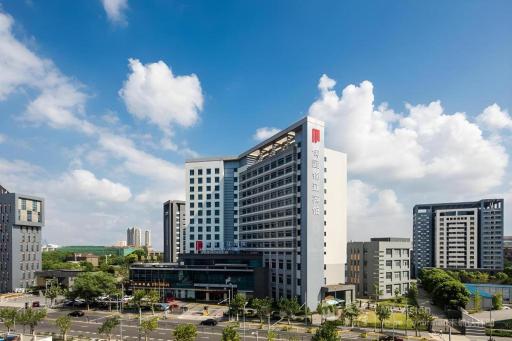 Paradise Jinjiang Hotel - Housity