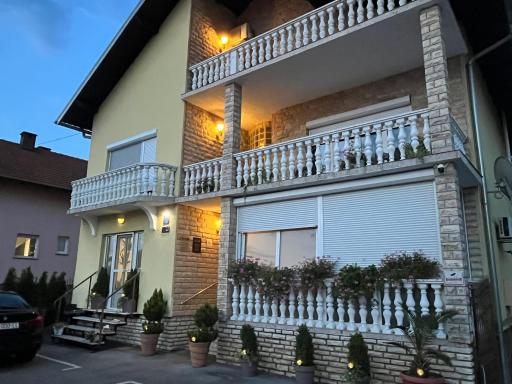 LuxRooms - rooms with private jacuzzi - Housity