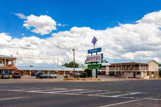 Travelodge by Wyndham Las Vegas NM - Housity