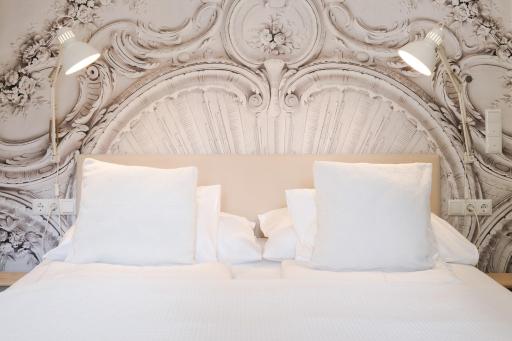 White Flat by GrazRentals with cool location & free parking - Housity