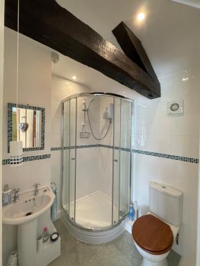 200 year old Gardener's cottage, Mid Wales - Housity