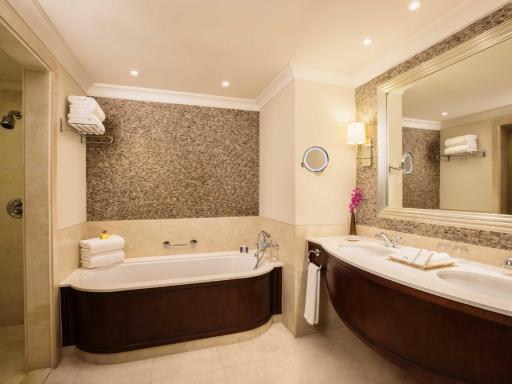 JA The Resort - JA Palm Tree Court, Dubai - Housity