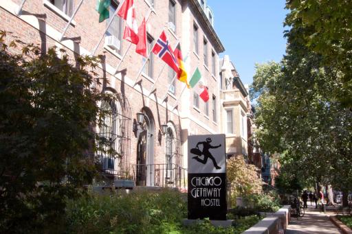 Chicago Getaway Hostel - Housity
