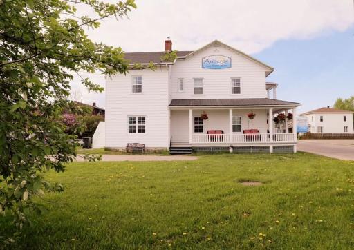 Auberge Lac-Saint-Jean - Housity