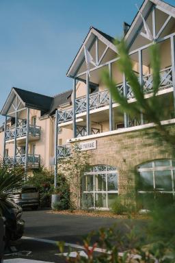 Hotel Aigue Marine - Housity