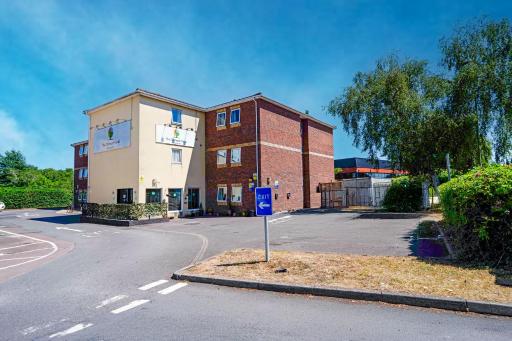 GO2 Gloucester Hotel by OYO - Housity