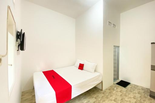 RedDoorz near Terminal Baru Pasuruan - Housity
