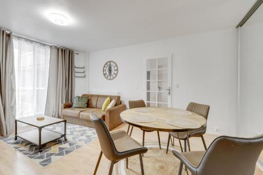 Chic and spacious apart with parking - Hizvo