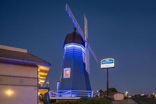 Howard Johnson by Wyndham Modesto Ceres - Housity