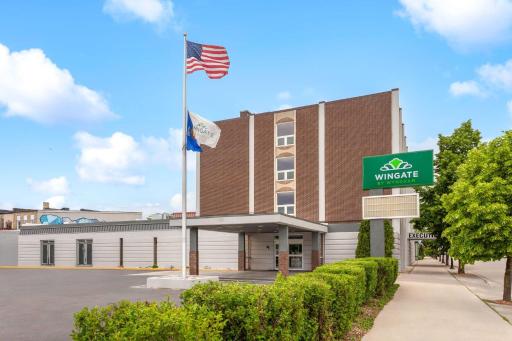 Wingate by Wyndham Sheboygan - Housity