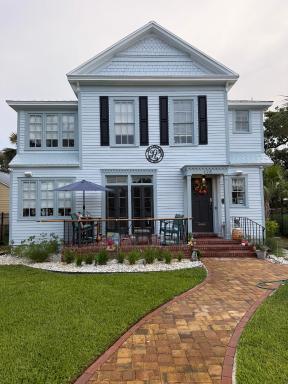 The Abbey House - Housity