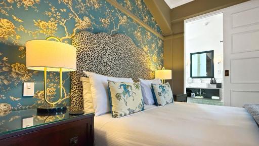 Art Deco Masonic Hotel - Housity